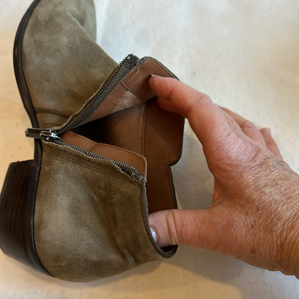 Sam Edelman Leather Suede Ankle Booties in Olive Green/ Gray size 8